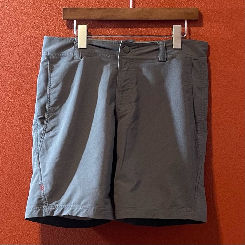 Rhone Men’s 9” Commuter Iron Gray Flat Front Gray Performance Preppy Golf Shorts